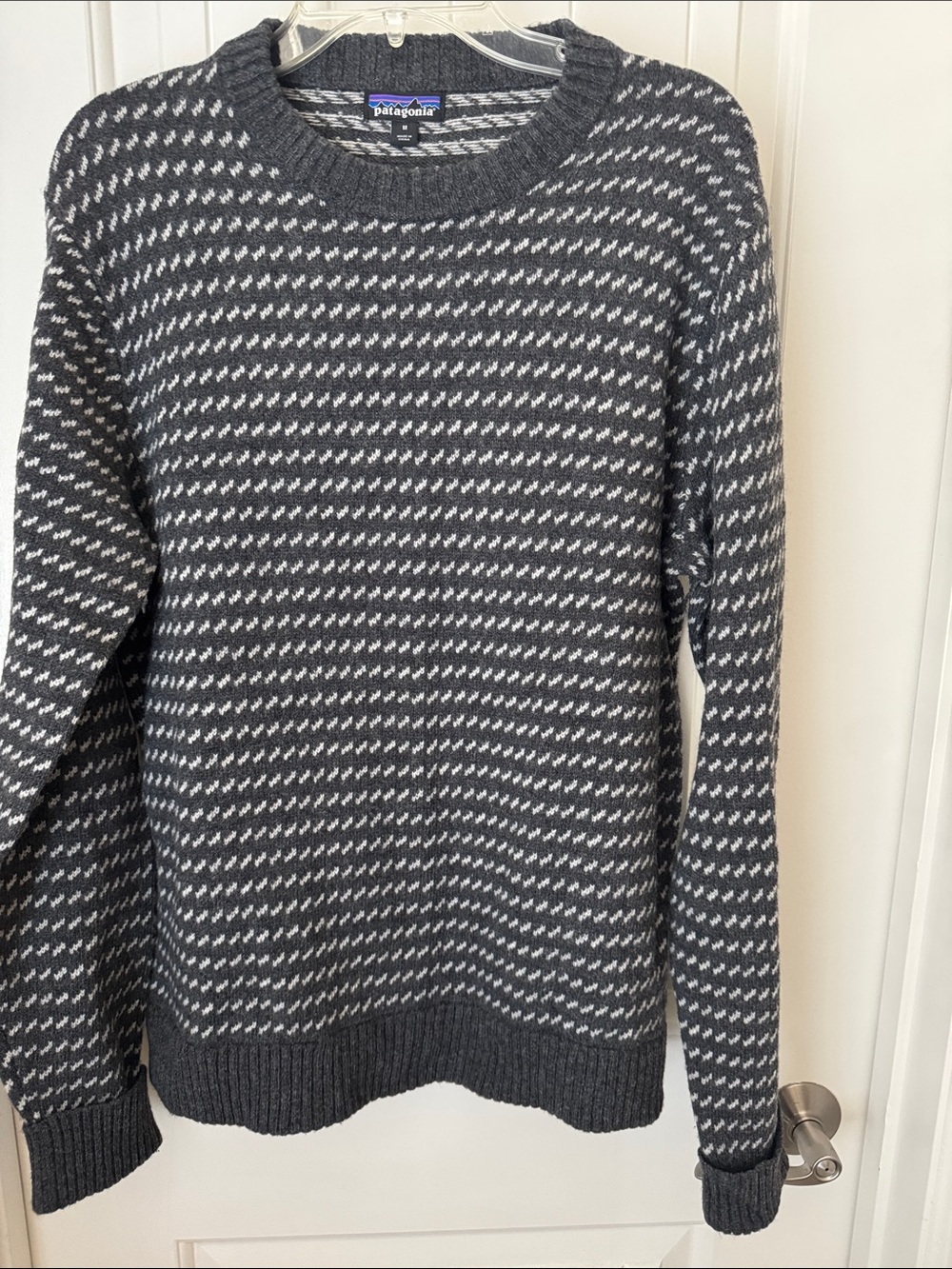 Patagonia Men’s Charcoal and White Patterned Crewneck Sweater Sz M STY50655